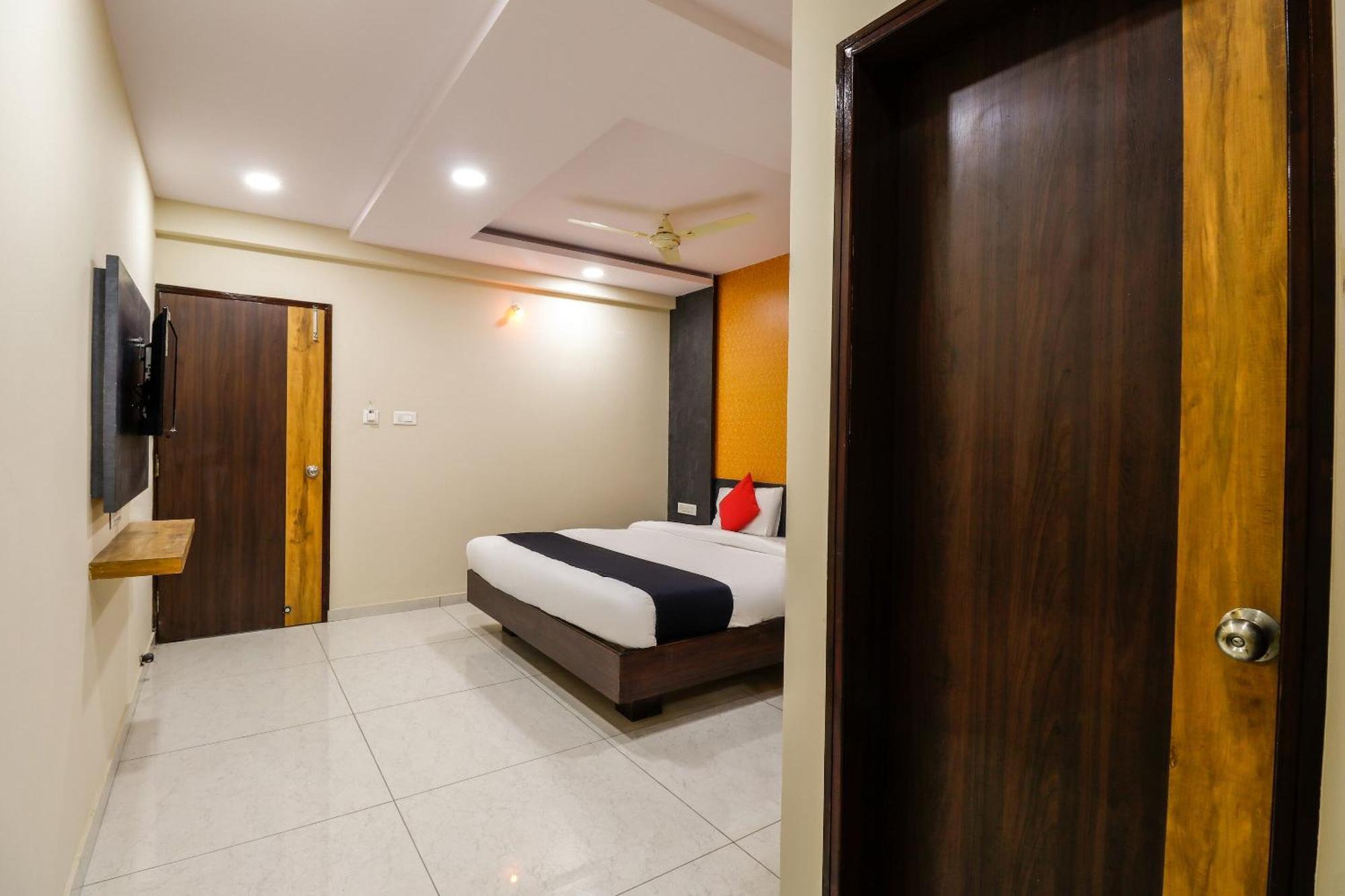 Capital O N R Residency Hotel Yelahanka Exterior photo