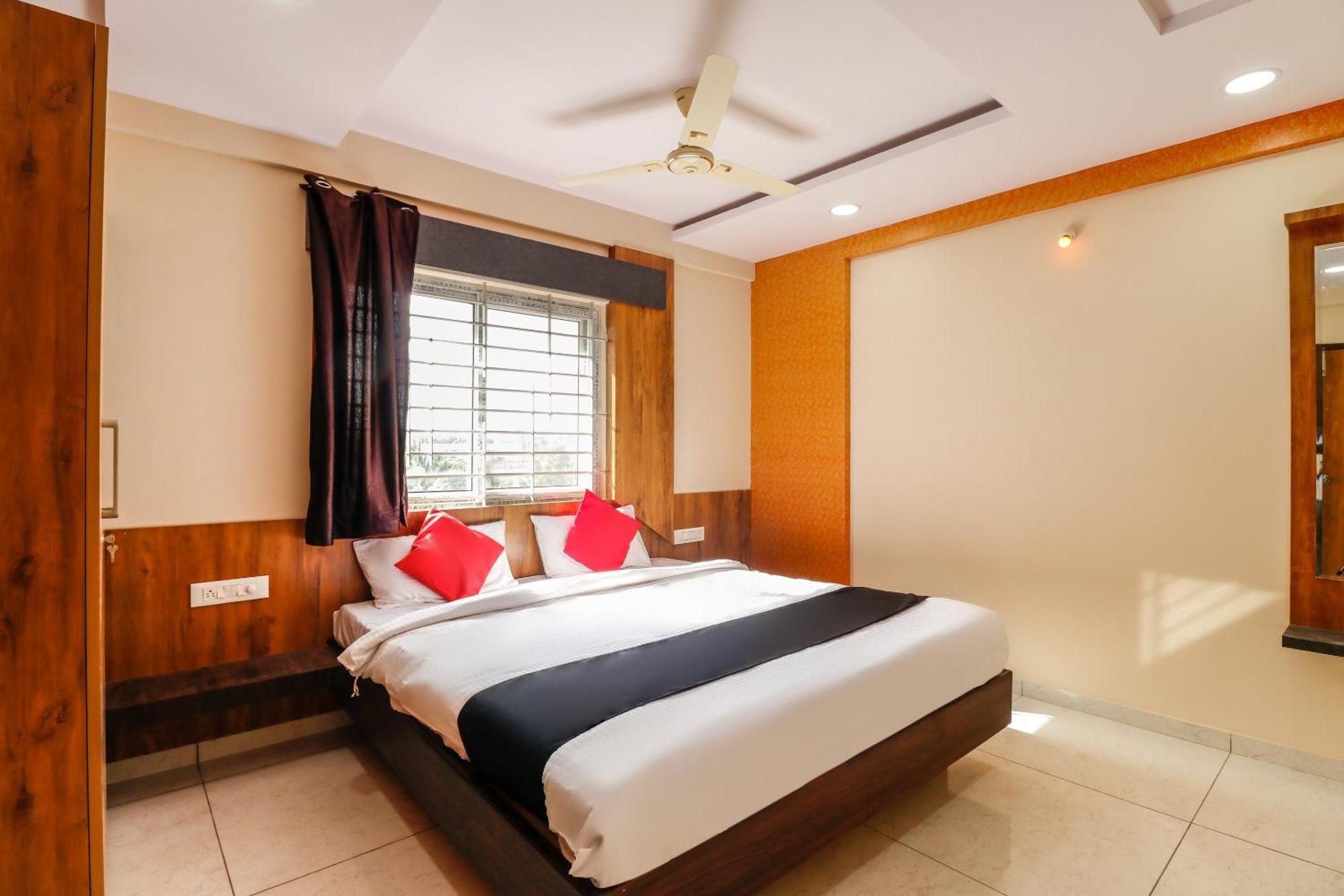 Capital O N R Residency Hotel Yelahanka Exterior photo