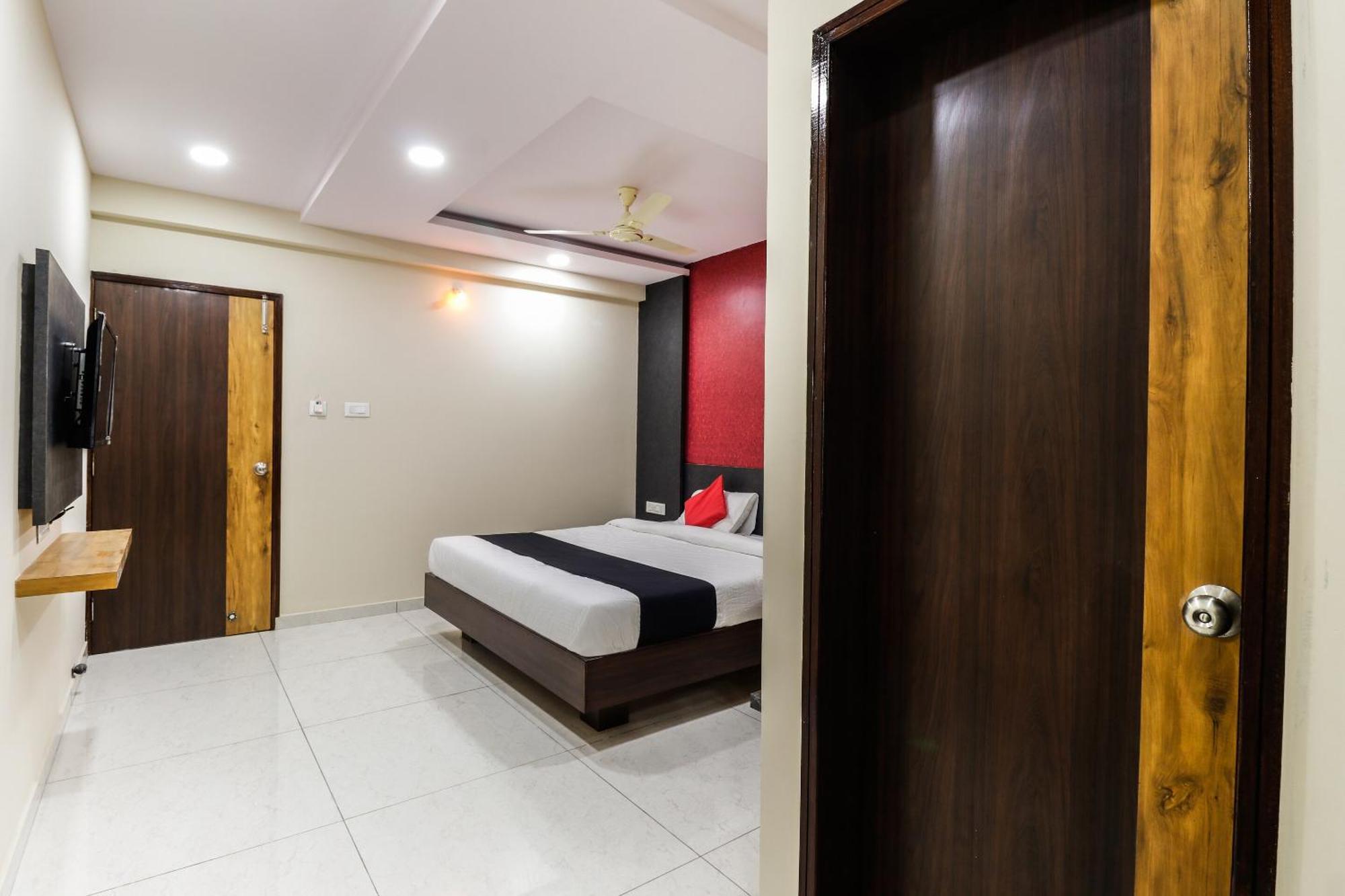 Capital O N R Residency Hotel Yelahanka Exterior photo